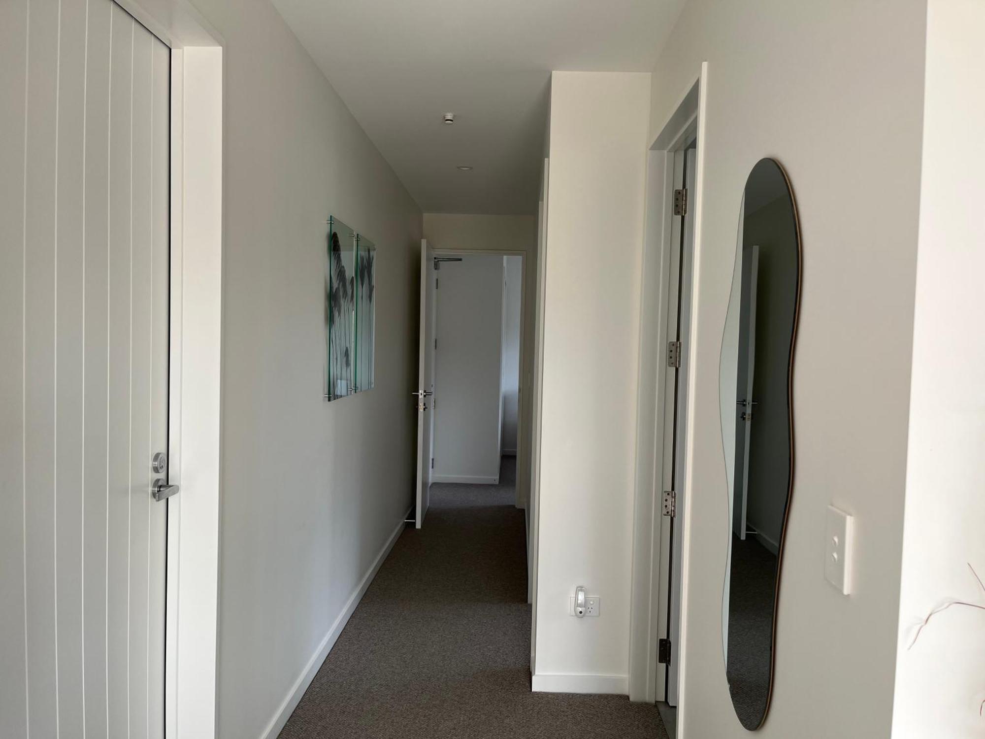 Lake Views - New Apartment With Room To Relax Wanaka Bagian luar foto